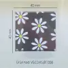 Set 288 buc decor din ciocolata - Patrat negru cu margarete albe 40x40mm