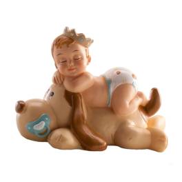 Figurina necomestibilă – Figurină de tort pentru botez – Băiețel cu cațel dormind, 10x7x6 cm- Dekora
