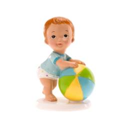 Figurina necomestibilă – Figurină de tort pentru botez – Băiețel cu minge, 10x7CM - Dekora