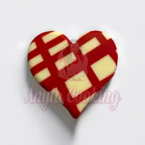 Set 288 buc decor din ciocolata - Inima cu linii rosii - Gusto