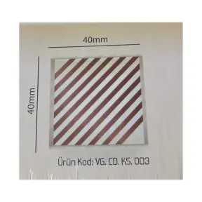 Set 288 buc decor din ciocolata - Patrat alb cu dungi maro - 40x40 mm