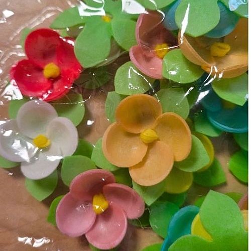 Set 30buc flori multicolore cu frunze din vafa - Milton