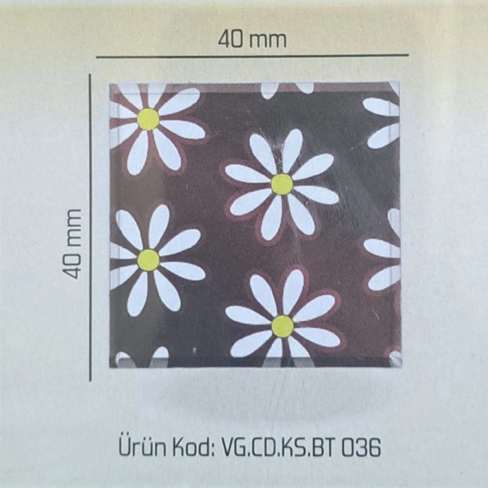 Set 288 buc decor din ciocolata - Patrat negru cu margarete albe 40x40mm